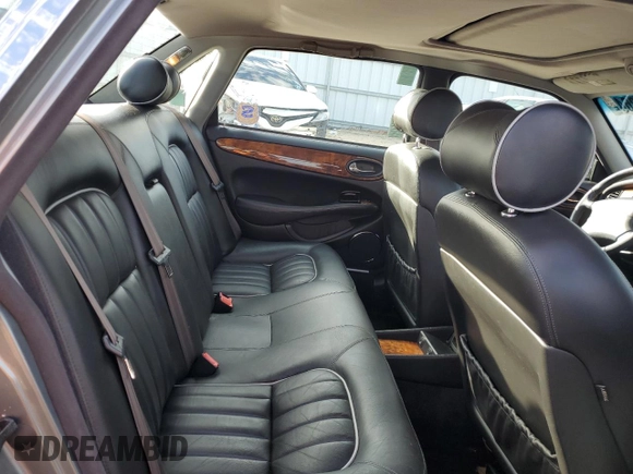 2003 Jaguar XJ 8 z VIN SAJDA14C83LF55424, wystawiony jako Copart lot #86324864 z przebiegiem 110 244 mil mil oraz Szkoda całkowita • Salvage title. Historia ofert i sprzedaży dostępna na DreamBid. Obrazek 10.