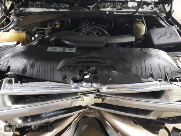 2004 Chevrolet Suburban LS with VIN 1GNEC16Z74J207727, listed as a Copart auction lot 81722614 with 361,781 mi miles and Salvage Title. Bid and sale history available at carsss.com. Image 12.