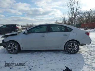 2021 Kia Forte LXS z VIN 3KPF24AD5ME270044, wystawiony jako IAAI lot #41405638 z przebiegiem 82 963 mil mil oraz . Historia ofert i sprzedaży dostępna na DreamBid. Obrazek 14.