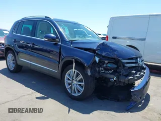 2015 Volkswagen Tiguan SE with VIN WVGAV7AX8FW595806, listed as a IAAI auction lot 42644395 with 51,638 mi miles and . Bid and sale history available at DreamBid. Image 1.