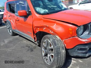2017 Jeep Renegade Latitude z VIN ZACCJABB4HPG33377, wystawiony jako IAAI lot #41967663 z przebiegiem 141 201 mil mil oraz . Historia ofert i sprzedaży dostępna na DreamBid. Obrazek 6.
