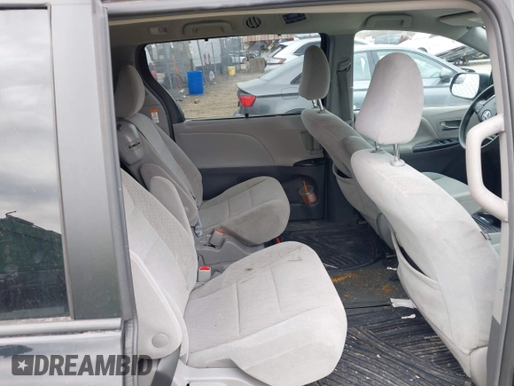 2018 Toyota Sienna LE Auto Access Seat with VIN 5TDKZ3DC8JS929730, listed as a IAAI auction lot 41898547 with 88,043 mi miles. Bid and sale history available at carsss.com. Image 8.