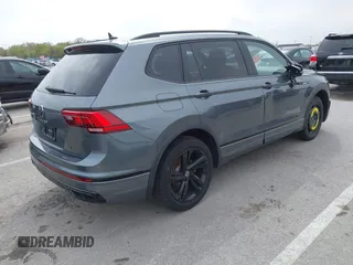 2023 Volkswagen Tiguan SE R-Line Black с VIN 3VVCB7AX5PM039767, выставлен на аукционе IAAI как лот 42014072 с пробегом 18 424 миль миль и . История ставок и продаж доступна на DreamBid. Изображение 4.