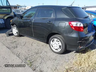 2011 Toyota Matrix z VIN 2T1KU4EEXBC677963, wystawiony jako IAAI lot #42128350 z przebiegiem 38 590 mil mil oraz . Historia ofert i sprzedaży dostępna na DreamBid. Obrazek 3.