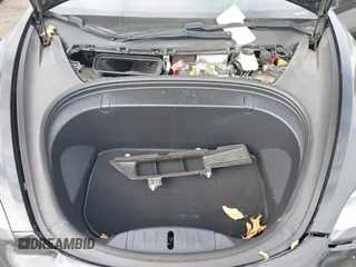 2018 Tesla Model 3 Long Range Battery z VIN 5YJ3E1EB3JF127410, wystawiony jako IAAI lot #41994858 z przebiegiem 100 494 mil mil oraz . Historia ofert i sprzedaży dostępna na DreamBid. Obrazek 10.