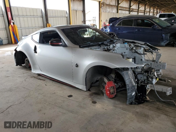 2015 Nissan 370Z Nismo z VIN JN1AZ4EH1FM441060, wystawiony jako Copart lot #53423725 z przebiegiem Nie podano mil oraz Szkoda całkowita • Salvage title. Historia ofert i sprzedaży dostępna na DreamBid. Obrazek 4.