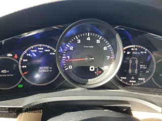2019 Porsche Cayenne z VIN WP1AA2AY2KDA01596, wystawiony jako Copart lot #51336085 z przebiegiem 36 392 mil mil oraz Szkoda całkowita • Salvage title. Historia ofert i sprzedaży dostępna na DreamBid. Obrazek 9.