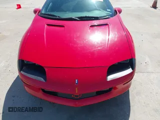 1997 Chevrolet Camaro Z28 z VIN 2G1FP22P1V2150712, wystawiony jako IAAI lot #42007547 z przebiegiem 98 725 mil mil oraz . Historia ofert i sprzedaży dostępna na DreamBid. Obrazek 12.