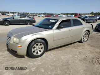 2006 Chrysler 300 with VIN 2C3KA43R96H366295, listed as a Copart auction lot 45477535 with 195,498 mi miles and Salvage Title. Bid and sale history available at carsss.com. Image 1.