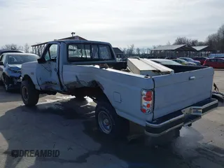 1988 Ford F-250 with VIN 1FTHF26H0JNA06718, listed as a IAAI auction lot 41530940 with 77,610 mi miles. Bid and sale history available at carsss.com. Image 3.