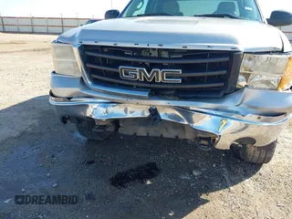 2008 GMC Sierra 1500 SLE1 z VIN 2GTEK19JX81233806, wystawiony jako IAAI lot #40382411 z przebiegiem 318 796 mil mil oraz . Historia ofert i sprzedaży dostępna na DreamBid. Obrazek 6.