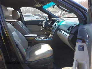 2013 Ford Police Interceptor Utility z VIN 1FM5K8AR7DGB84924, wystawiony jako IAAI lot #41639236 z przebiegiem 89 634 mil mil oraz . Historia ofert i sprzedaży dostępna na DreamBid. Obrazek 5.