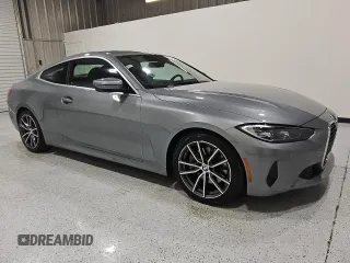 2024 BMW 4 Series 430i z VIN WBA53AP01RCR82185, wystawiony jako Copart lot #55703945 z przebiegiem 24 906 mil mil oraz Czysty tytuł • Clean title. Historia ofert i sprzedaży dostępna na DreamBid. Obrazek 4.