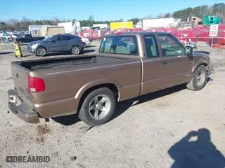 2003 Chevrolet S-10 LS with VIN 1GCCS19X138138729, listed as a IAAI auction lot 41683072 with 1 mi miles. Bid and sale history available at carsss.com. Image 4.