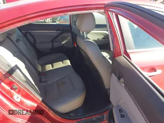 2017 Hyundai Elantra SE z VIN 5NPD84LF4HH101798, wystawiony jako IAAI lot #40700630 z przebiegiem 86 404 mil mil oraz . Historia ofert i sprzedaży dostępna na DreamBid. Obrazek 8.