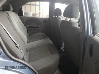 2005 Chevrolet Aveo LS z VIN KL1TD52655B300992, wystawiony jako Copart lot #55802575 z przebiegiem 63 781 mil mil oraz Szkody całkowita. Historia ofert i sprzedaży dostępna na DreamBid. Obrazek 10.