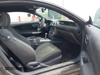 2017 Ford Mustang V6 с VIN 1FA6P8AM2H5304781, выставлен на аукционе IAAI как лот 42063479 с пробегом 160 885 миль миль и . История ставок и продаж доступна на DreamBid. Изображение 5.