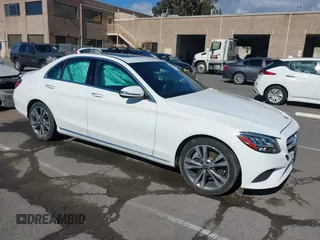 2019 Mercedes-Benz C 300 z VIN 55SWF8DB0KU318691, wystawiony jako IAAI lot #41751526 z przebiegiem 63 608 mil mil oraz . Historia ofert i sprzedaży dostępna na DreamBid. Obrazek 1.
