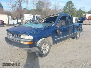 2000 Chevrolet Silverado 1500 LS with VIN 2GCEC19TXY1104785, listed as a IAAI auction lot 41200195 with 1 mi miles. Bid and sale history available at carsss.com. Image 17.