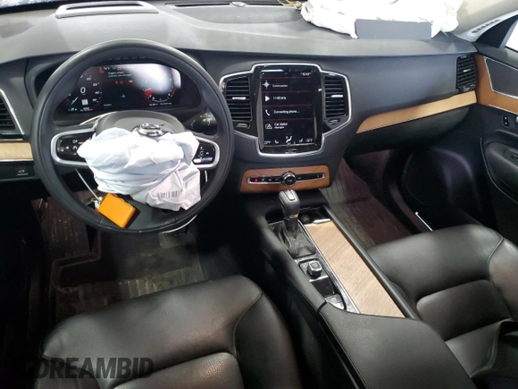 2022 Volvo XC90 Momentum with VIN YV4102PK5N1801951, listed as a Copart auction lot 61152295 with 49,956 mi miles and Salvage title. Bid and sale history available at DreamBid. Image 8.