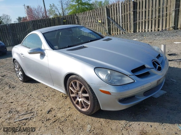 2007 Mercedes-Benz SLK-Class 3.5L with VIN WDBWK56FX7F142388, listed as a IAAI auction lot 42076577 with 77,856 mi miles. Bid and sale history available at carsss.com. Image 1.