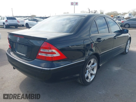 2007 Mercedes-Benz C 230 Sport z VIN WDBRF52H07F929603, wystawiony jako IAAI lot #41994234 z przebiegiem 171 484 mil mil oraz . Historia ofert i sprzedaży dostępna na DreamBid. Obrazek 4.