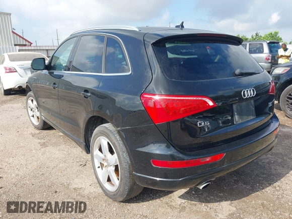 2010 Audi Q5 Premium Plus z VIN WA1LKAFP9AA081331, wystawiony jako IAAI lot #42735716 z przebiegiem 180 311 mil mil oraz . Historia ofert i sprzedaży dostępna na DreamBid. Obrazek 3.