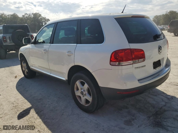 2006 Volkswagen Touareg 3.2L V6 with VIN WVGZG77L46D027727, listed as a Copart auction lot 44070335 with 173,334 mi miles and Clean Title. Bid and sale history available at carsss.com. Image 2.