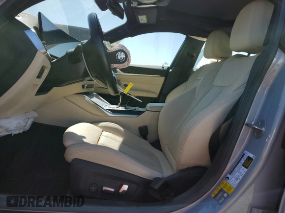2023 BMW i4 M50 z VIN WBY33AW09PFR22046, wystawiony jako Copart lot #57665795 z przebiegiem 15 101 mil mil oraz Szkoda całkowita • Salvage title. Historia ofert i sprzedaży dostępna na DreamBid. Obrazek 7.