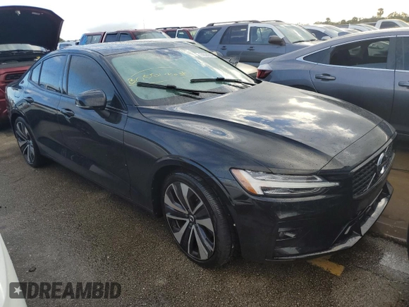 2022 Volvo S60 Momentum with VIN 7JRL12FZ0NG160665, listed as a Copart auction lot 74020354 with 0 mi miles and Salvage Title. Bid and sale history available at carsss.com. Image 4.