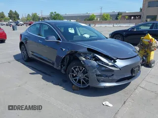 2020 Tesla Model 3 Standard Range Plus z VIN 5YJ3E1EA6LF703159, wystawiony jako IAAI lot #42099718 z przebiegiem 30 175 mil mil oraz . Historia ofert i sprzedaży dostępna na DreamBid. Obrazek 6.