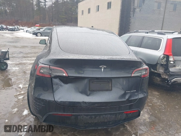 2024 Tesla Model Y Long Range with VIN 7SAYGDEE3RA239499, listed as a IAAI auction lot 41632887 with Not Provided miles. Bid and sale history available at carsss.com. Image 15.