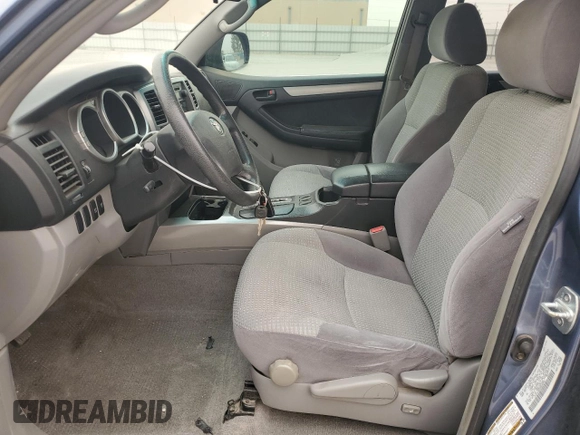 2005 Toyota 4Runner SR5 z VIN JTEZU14R550052995, wystawiony jako Copart lot #56660855 z przebiegiem 122 103 mil mil oraz Czysty tytuł • Clean title. Historia ofert i sprzedaży dostępna na DreamBid. Obrazek 7.