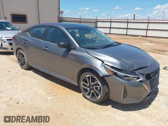 2025 Nissan Sentra SR z VIN 3N1AB8DV5SY305783, wystawiony jako IAAI lot #42480852 z przebiegiem 5 377 mil mil oraz . Historia ofert i sprzedaży dostępna na DreamBid. Obrazek 1.