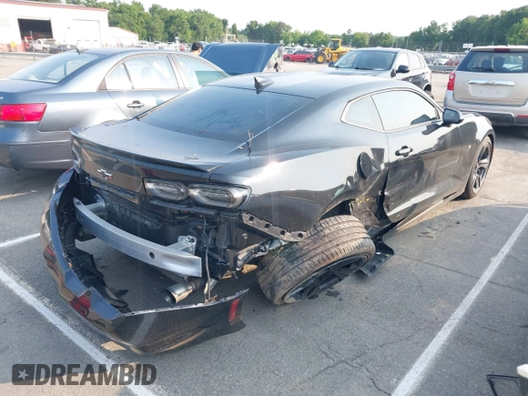 2020 Chevrolet Camaro 1LT z VIN 1G1FB1RS6L0103886, wystawiony jako IAAI lot #42402884 z przebiegiem 61 304 mil mil oraz . Historia ofert i sprzedaży dostępna na DreamBid. Obrazek 6.