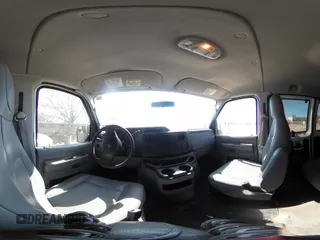 2013 Ford Econoline Passenger XL z VIN 1FBSS3BL8DDA63474, wystawiony jako IAAI lot #41804848 z przebiegiem 61 349 mil mil oraz . Historia ofert i sprzedaży dostępna na DreamBid. Obrazek 18.