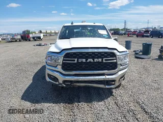 2024 Ram 2500 Big Horn z VIN 3C6UR5DL5RG303820, wystawiony jako IAAI lot #42615583 z przebiegiem 14 564 mil mil oraz . Historia ofert i sprzedaży dostępna na DreamBid. Obrazek 13.