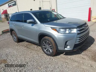 2019 Toyota Highlander SE with VIN 5TDKZRFHXKS333564, listed as a IAAI auction lot 42309704 with 70,588 mi miles and . Bid and sale history available at DreamBid. Image 1.