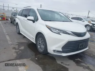 2021 Toyota Sienna XLE z VIN 5TDJRKEC8MS010030, wystawiony jako IAAI lot #42110663 z przebiegiem 151 675 mil mil oraz . Historia ofert i sprzedaży dostępna na DreamBid. Obrazek 1.