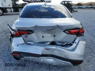 2021 Nissan Versa SV z VIN 3N1CN8EV3ML921934, wystawiony jako Copart lot #81993844 z przebiegiem 31 207 mil mil oraz Szkoda całkowita • Salvage title. Historia ofert i sprzedaży dostępna na DreamBid. Obrazek 6.
