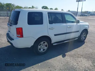 2011 Honda Pilot LX with VIN 5FNYF4H21BB094179, listed as a IAAI auction lot 42012733 with 183,546 mi miles. Bid and sale history available at carsss.com. Image 4.