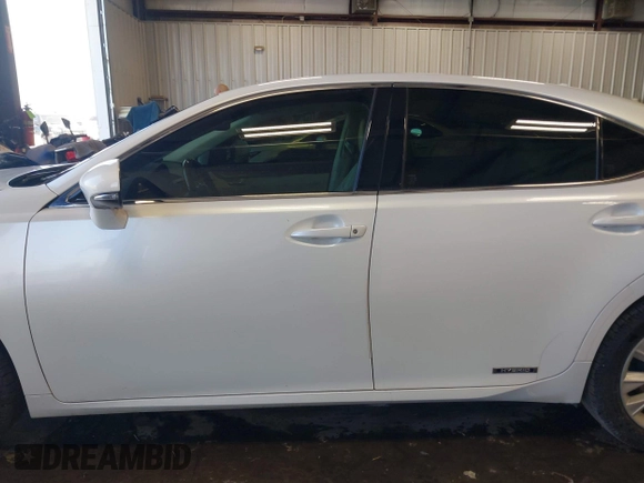 2013 Lexus ES 300h Hybrid with VIN JTHBW1GG4D2036539, listed as a IAAI auction lot 42121701 with 157,855 mi miles. Bid and sale history available at carsss.com. Image 15.