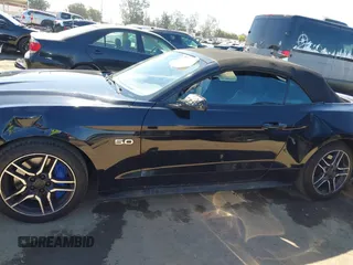 2019 Ford Mustang GT Premium z VIN 1FATP8FF5K5193437, wystawiony jako IAAI lot #42608815 z przebiegiem 67 115 mil mil oraz . Historia ofert i sprzedaży dostępna na DreamBid. Obrazek 14.