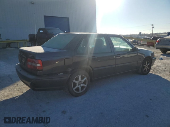 1998 Volvo S70 z VIN YV1LS553XW3480105, wystawiony jako Copart lot #83552564 z przebiegiem 200 181 mil mil oraz Nie do naprawy • Non repairable. Historia ofert i sprzedaży dostępna na DreamBid. Obrazek 3.