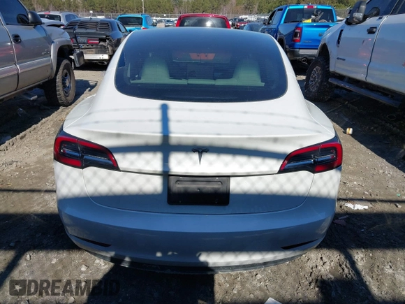 2023 Tesla Model 3 z VIN 5YJ3E1EA4PF482005, wystawiony jako IAAI lot #41363157 z przebiegiem 26 013 mil mil oraz . Historia ofert i sprzedaży dostępna na DreamBid. Obrazek 15.