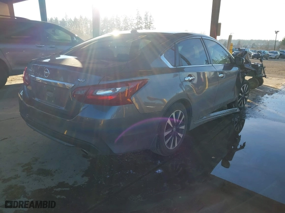 2018 Nissan Altima 2.5 SL with VIN 1N4AL3AP5JC230437, listed as a IAAI auction lot 41302389 with 92,418 mi miles. Bid and sale history available at carsss.com. Image 4.