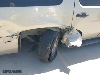 2007 Chevrolet Suburban LT with VIN 3GNFC16JX7G133370, listed as a IAAI auction lot 41823107 with 246,261 mi miles. Bid and sale history available at carsss.com. Image 6.