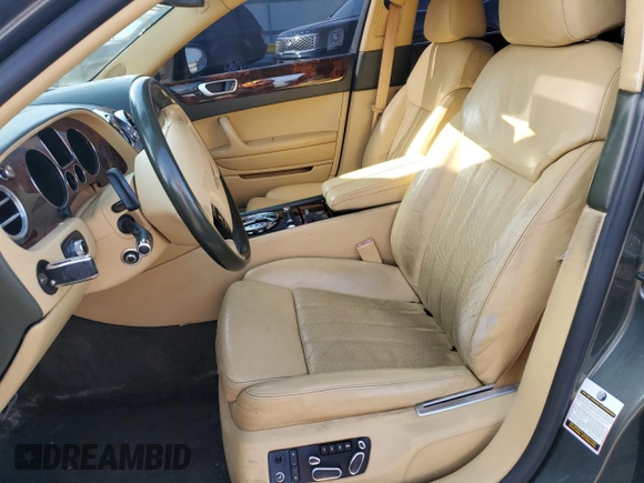 2006 Bentley Flying Spur z VIN SCBBR53W26C036567, wystawiony jako Copart lot #51447955 z przebiegiem 54 265 mil mil oraz Tytuł czysty. Historia ofert i sprzedaży dostępna na DreamBid. Obrazek 7.