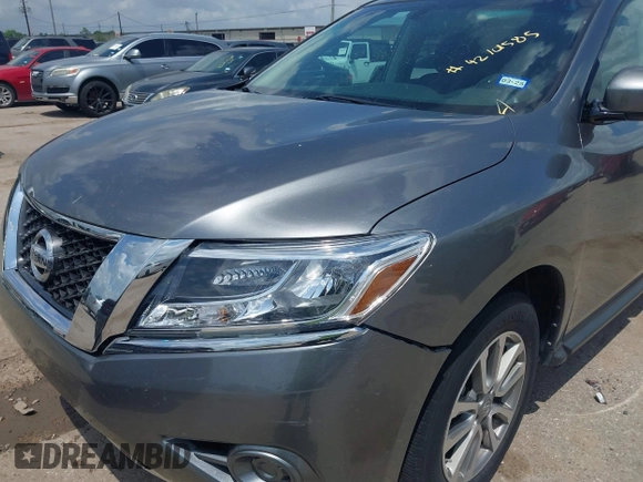 2016 Nissan Pathfinder S with VIN 5N1AR2MM4GC652935, listed as a IAAI auction lot 42101585 with 161,754 mi miles and . Bid and sale history available at DreamBid. Image 6.