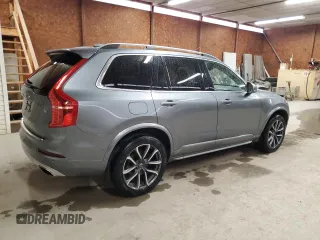 2017 Volvo XC90 Momentum z VIN YV4A22PK5H1125032, wystawiony jako Copart lot #56571475 z przebiegiem 132 549 mil mil oraz Szkoda całkowita • Salvage title. Historia ofert i sprzedaży dostępna na DreamBid. Obrazek 3.